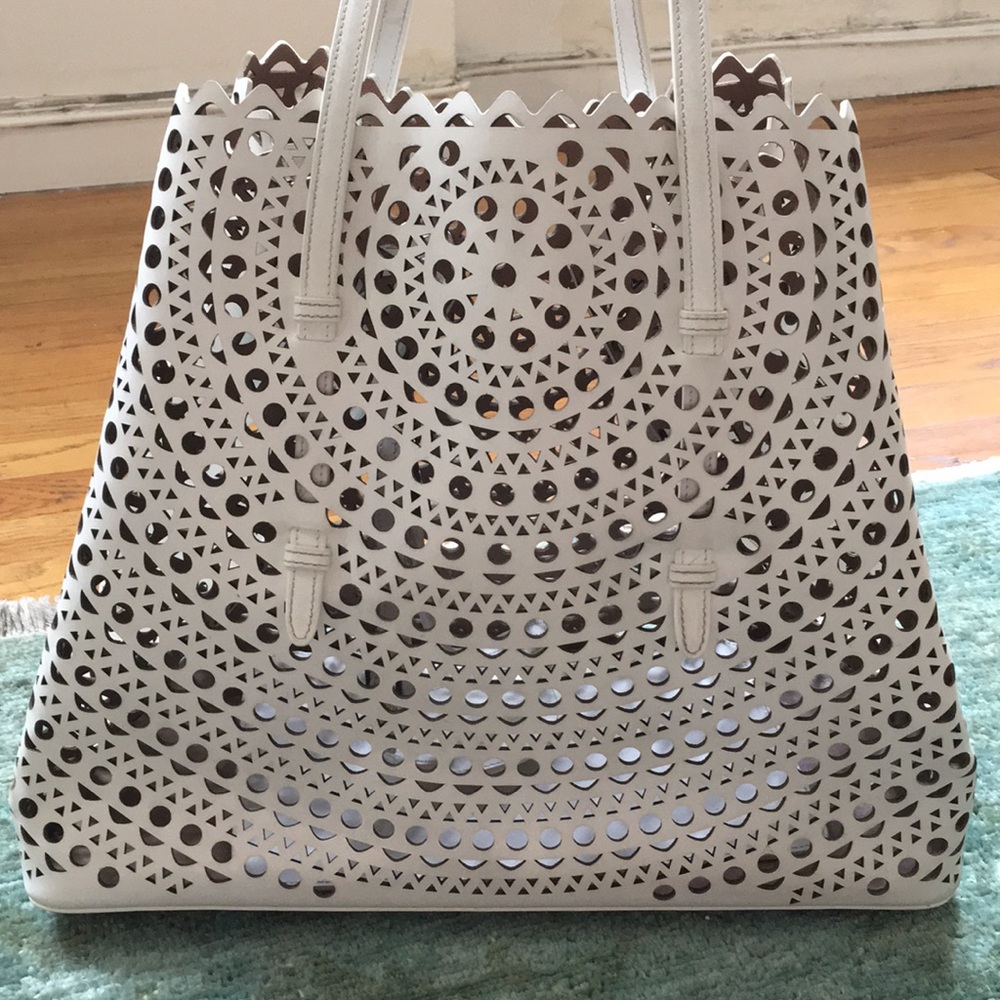 Alaia Tote on sale - Picture 4 of 8